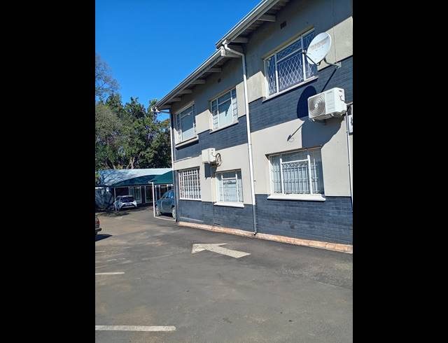 82M² OFFICE TO LET IN TOWN HILL
